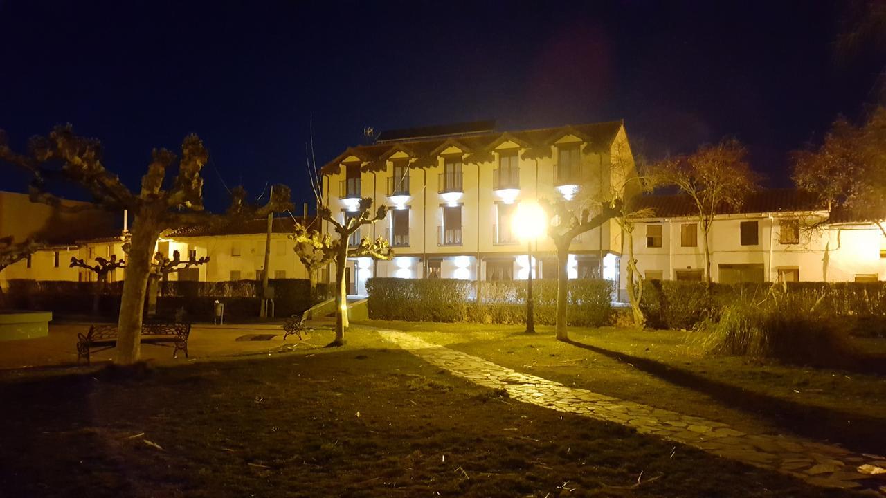 La Casa De Los Soportales Mansilla de las Mulas Exterior foto